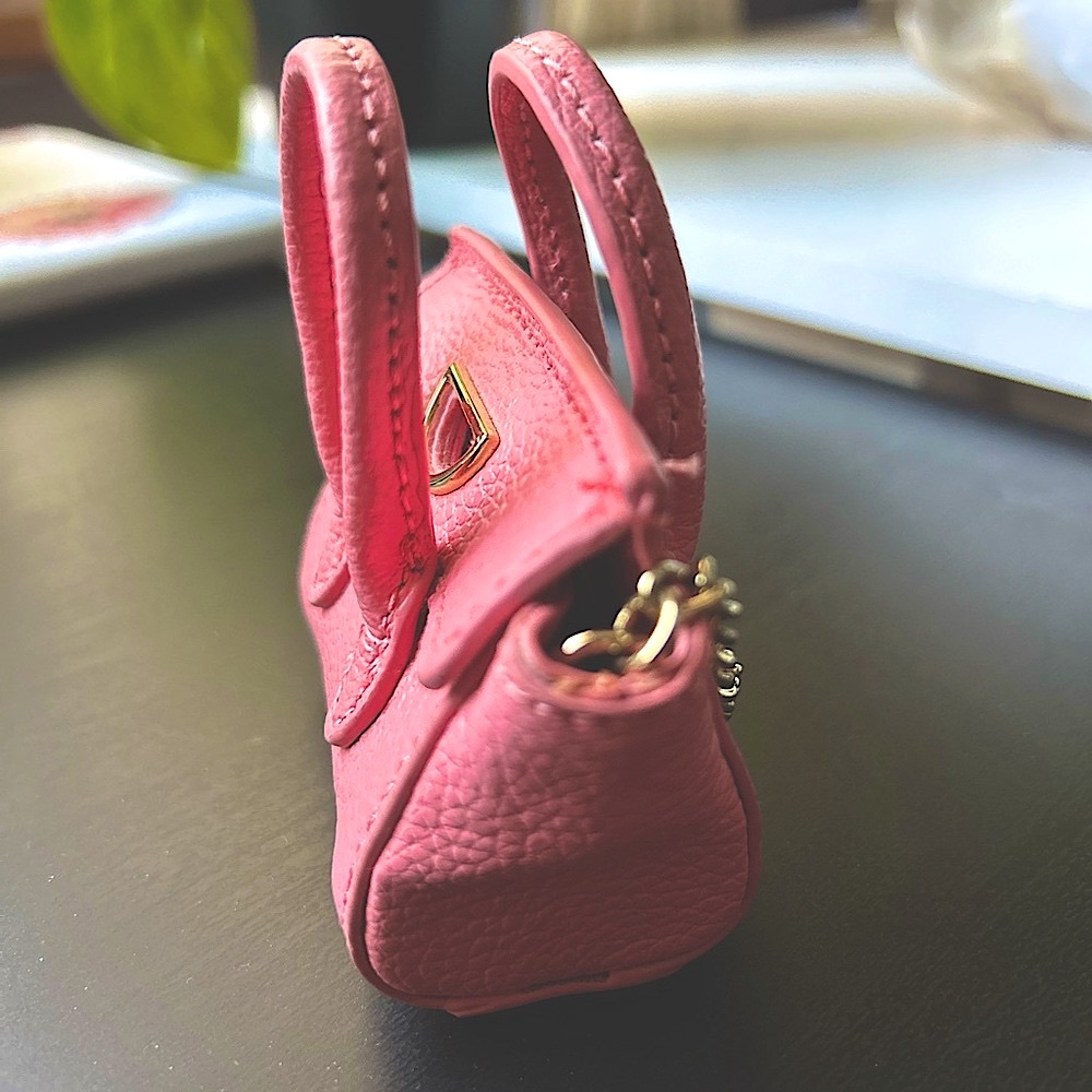 NWOT Elegant genuine pebbled leather Pink Mini Bag Charm with Gold Chain 3” - Picture 4 of 7